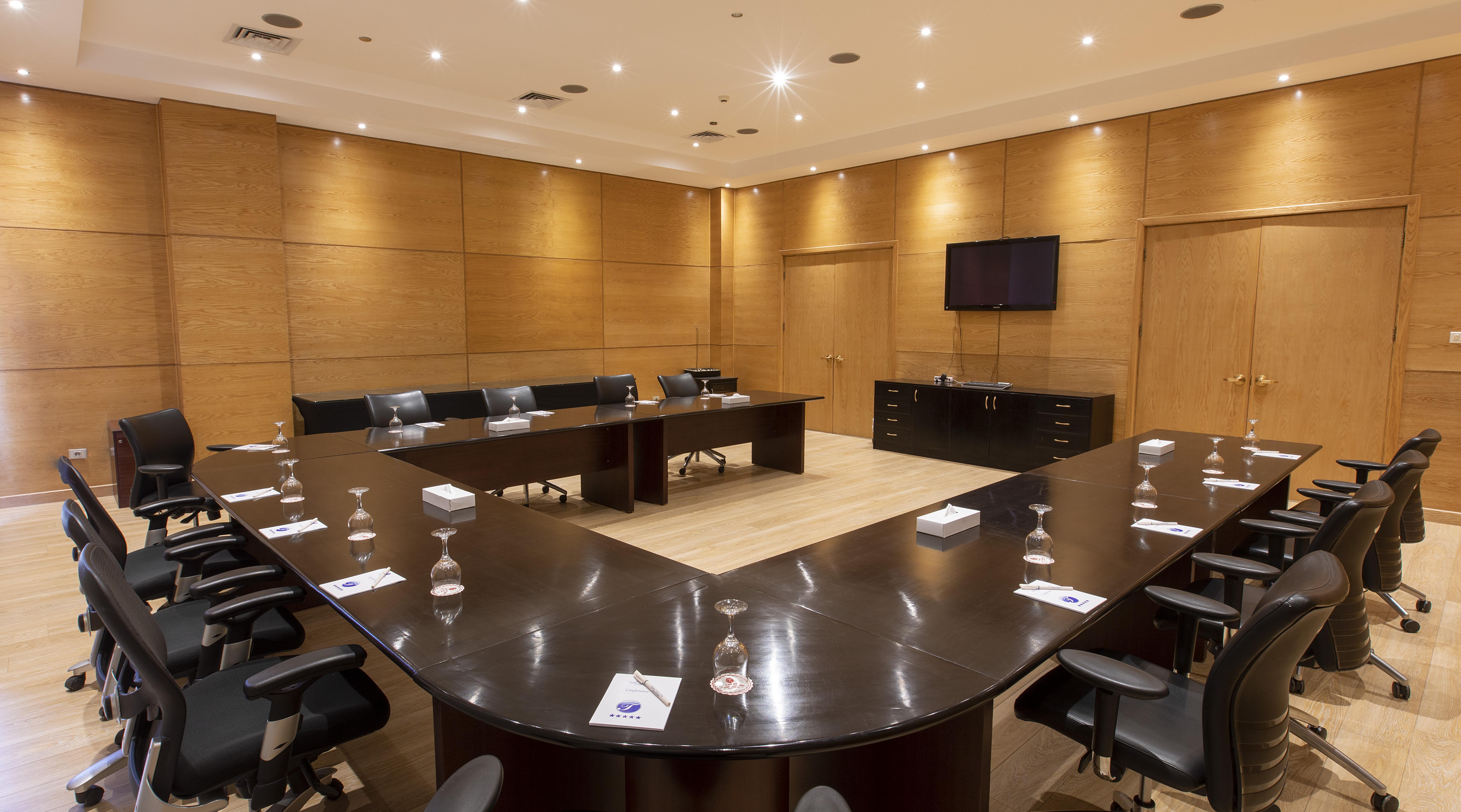 Naama Bay Hotel & Resort Sharm el Sheikh Esterno foto The boardroom of the International Centre for Alternative Dispute Resolution and Arbitration