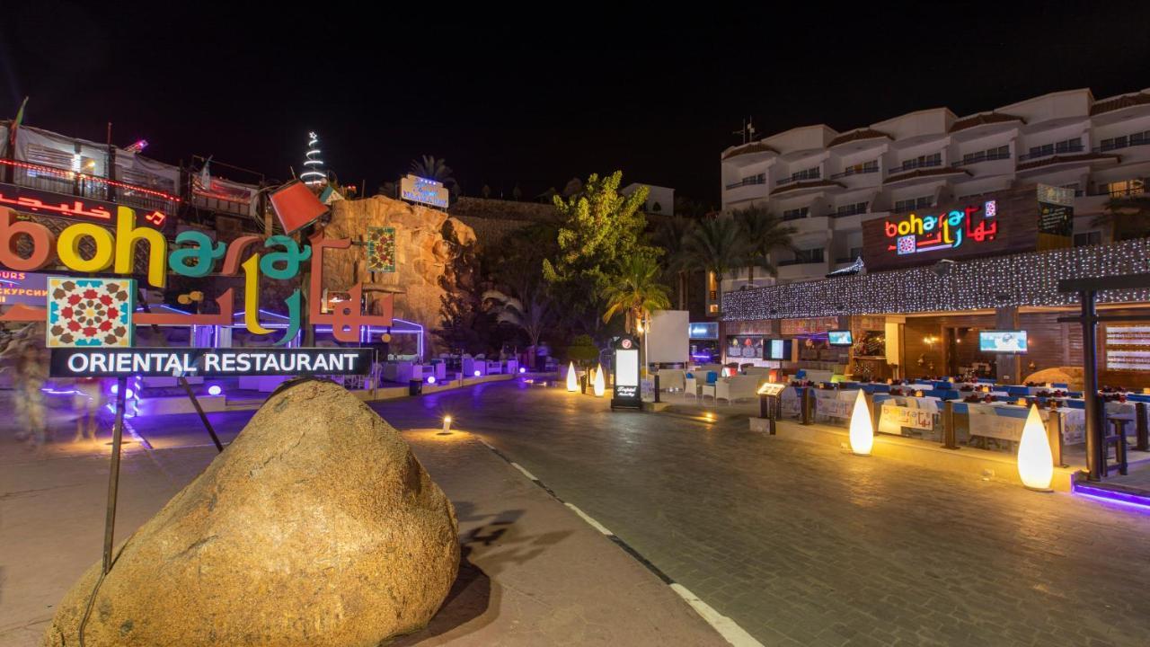 Naama Bay Hotel & Resort Sharm el Sheikh Esterno foto The entertainment district of Hurghada