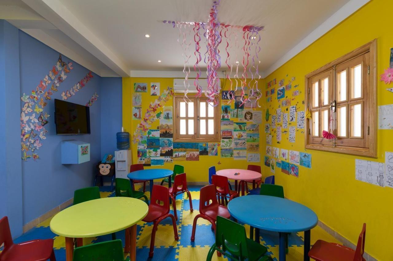 Naama Bay Hotel & Resort Sharm el Sheikh Esterno foto A classroom at the school