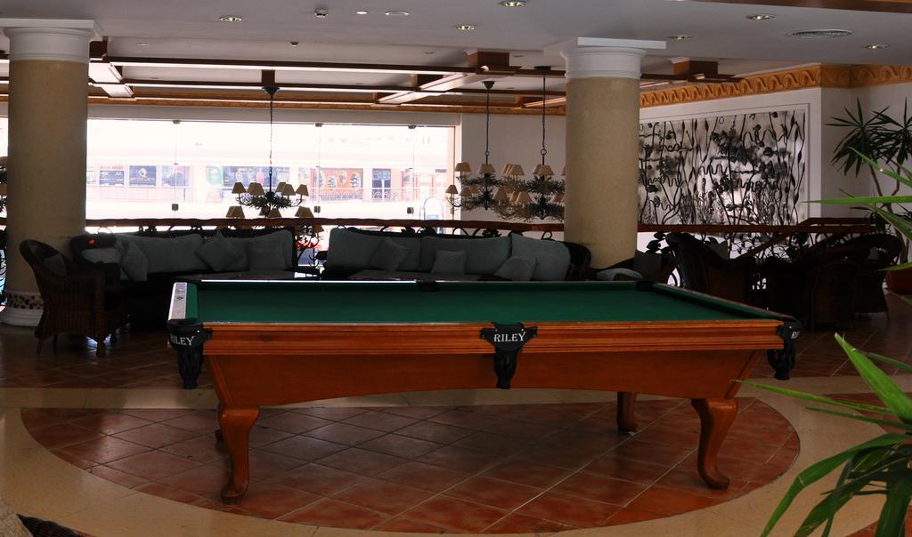 Naama Bay Hotel & Resort Sharm el Sheikh Esterno foto A pool table