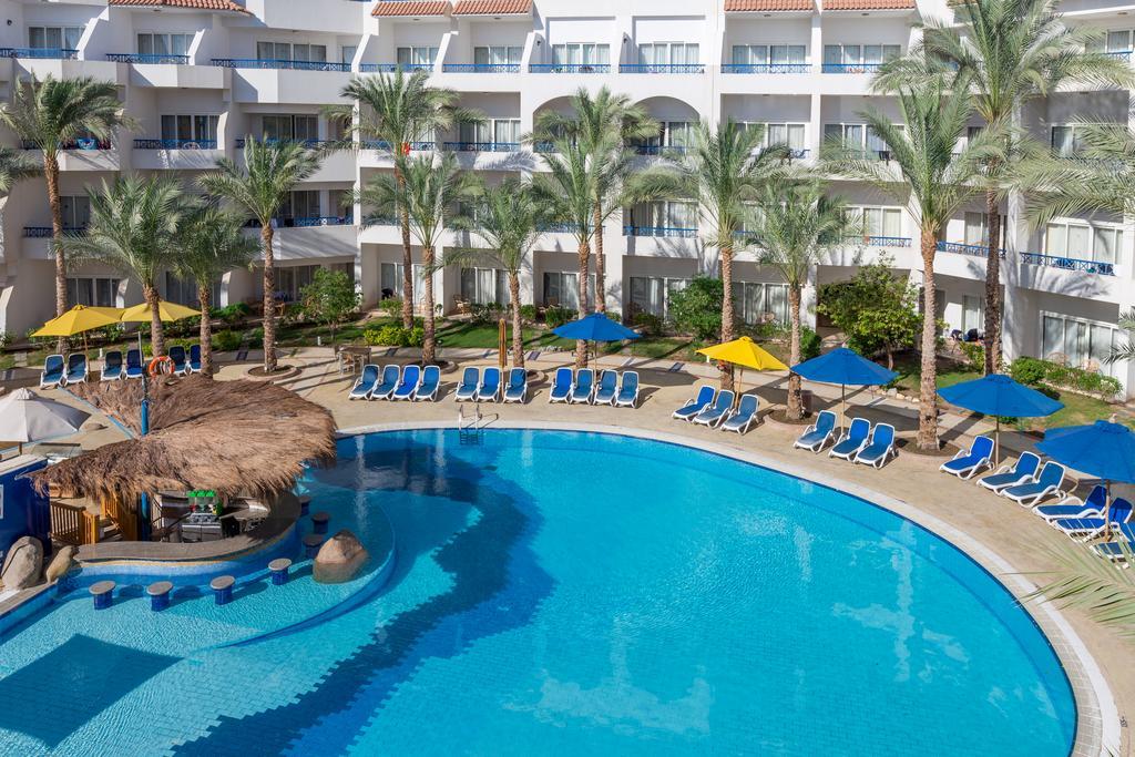 Naama Bay Hotel & Resort Sharm el Sheikh Esterno foto The swimming pool at the Hilton Sharm El Sheikh
