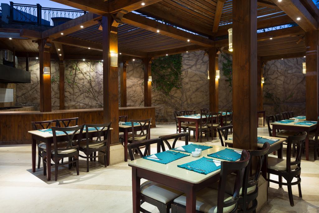 Naama Bay Hotel & Resort Sharm el Sheikh Esterno foto The restaurant at the resort