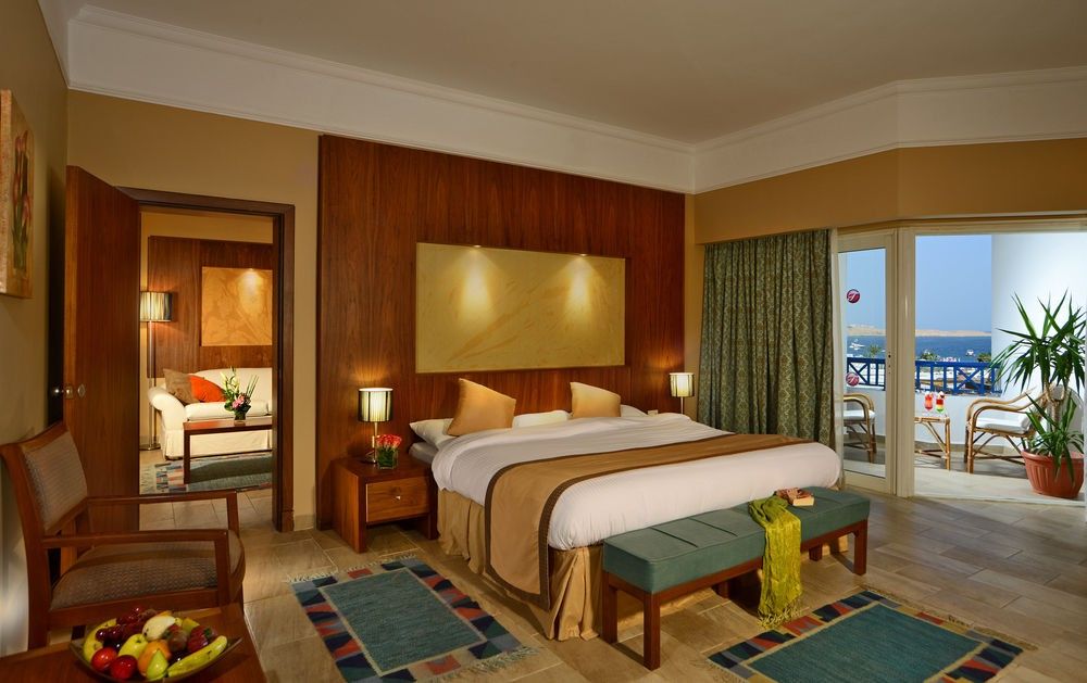 Naama Bay Hotel & Resort Sharm el Sheikh Esterno foto A bedroom at the Hilton Sharm El Sheikh