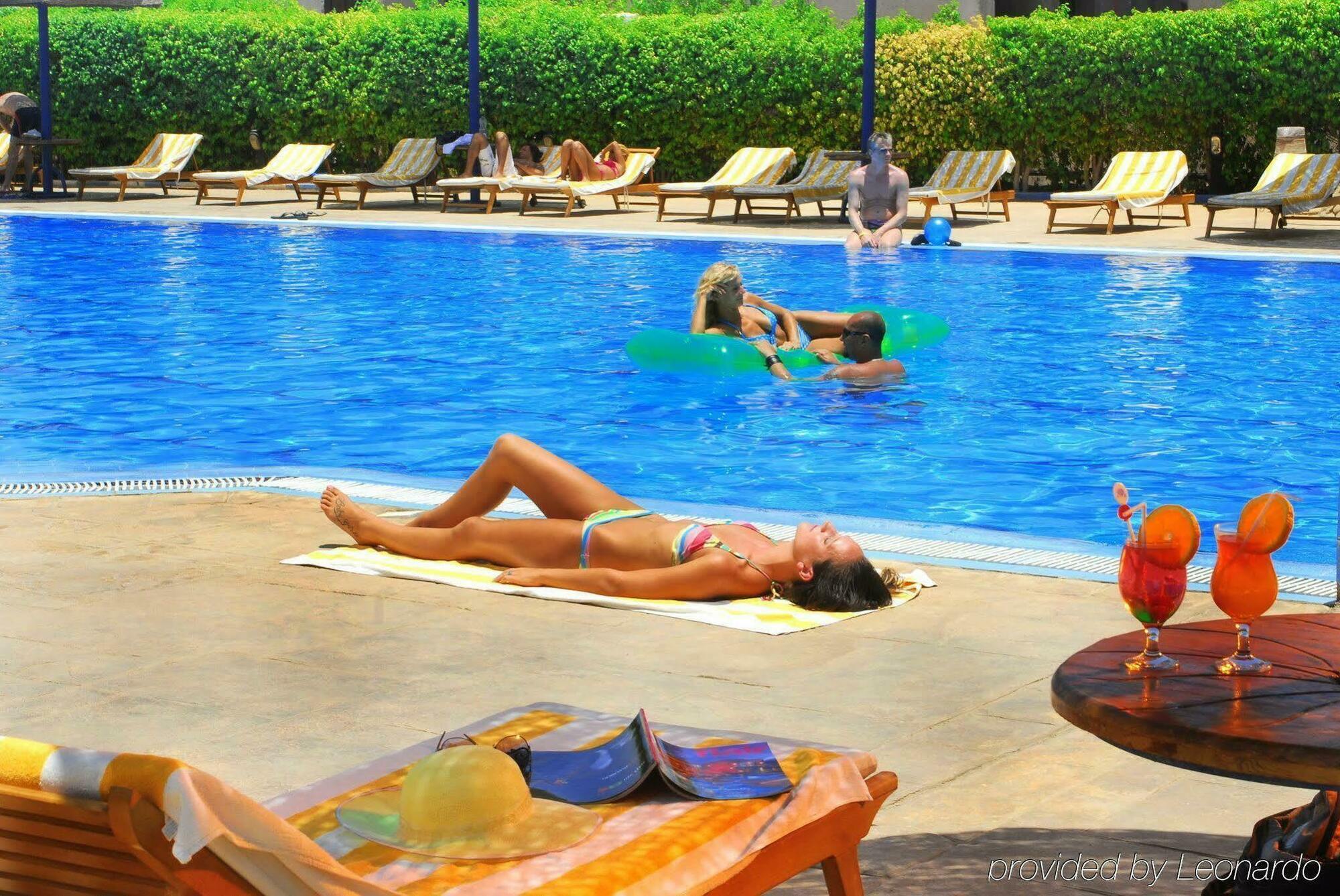 Naama Bay Hotel & Resort Sharm el Sheikh Servizi foto Sunbathing